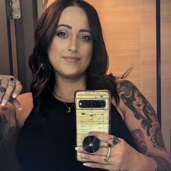 Meet your Posher, Danielle - Picture 2 of 4